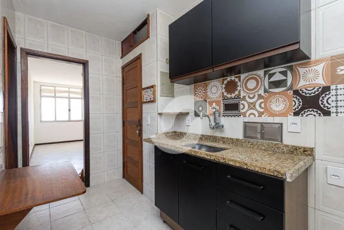 Apartamento Amplo com Vaga de Garagem no Fonseca Conforto, Praticidade e Excelente Locali