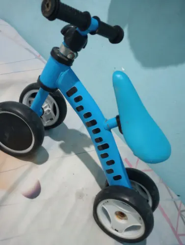 Bicicleta de equilíbrio, cor azul