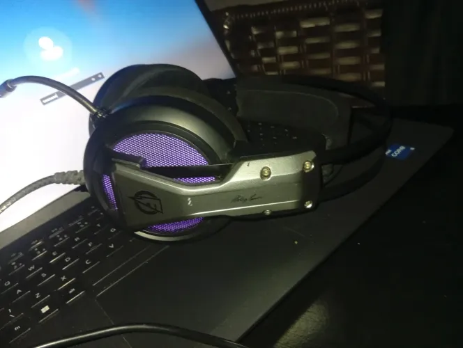 Fone gamer Flakes Power 7.1,perfeito estado,pouco usado(com assinatura)