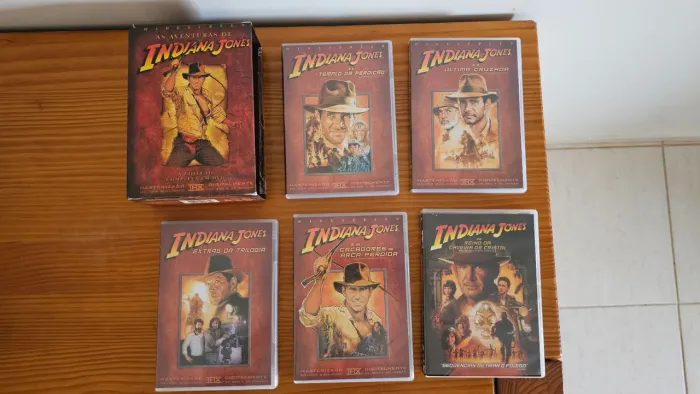 Combo Indiana Jones Completo - Box Trilogia Clássica (4 DVDs) + Caveira de Cristal