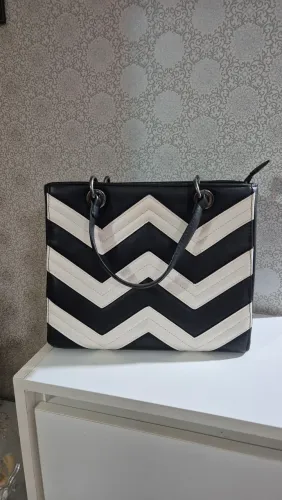Bolsa Satinato da Renner Tote média preta