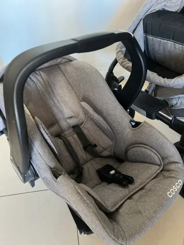 Carrinho de bebê e cadeirinha carro