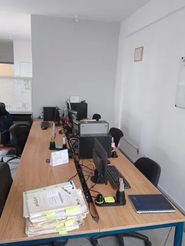 BANCADA DE ESCRITÓRIO AMADEIRADA