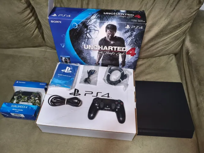 PS4 Slim 500GB Completo na Caixa + 2 Controles Originais + 11 Jogos (Estado de Novo)