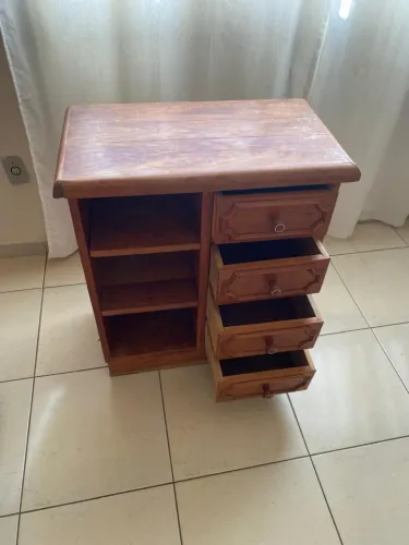 2 CÔMODAS DE CABECEIRA DE MADEIRA