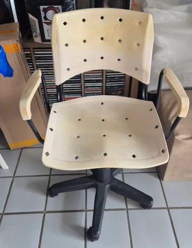 Vendo cadeira de escritório com rodinhas