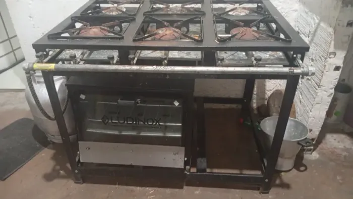 Fogão industrial de 6 bocas com forno 