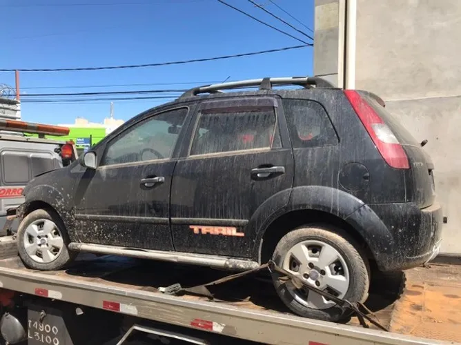 Sucata Ford/ Fiesta 2005/2006 para venda de peças