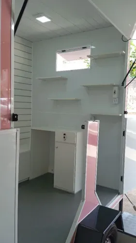 Trailer loja 