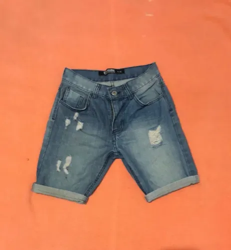 Bermuda jeans.