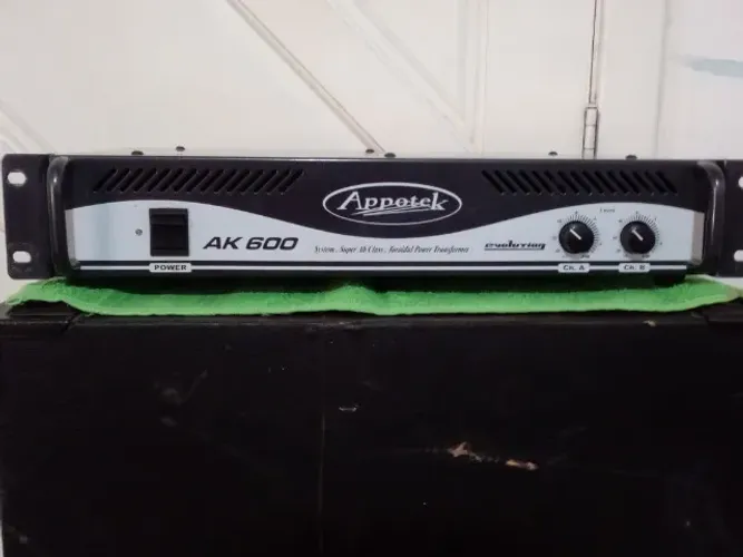 Amplificador ak 600 // appotek ( 110//220w) com seletor de voltagem