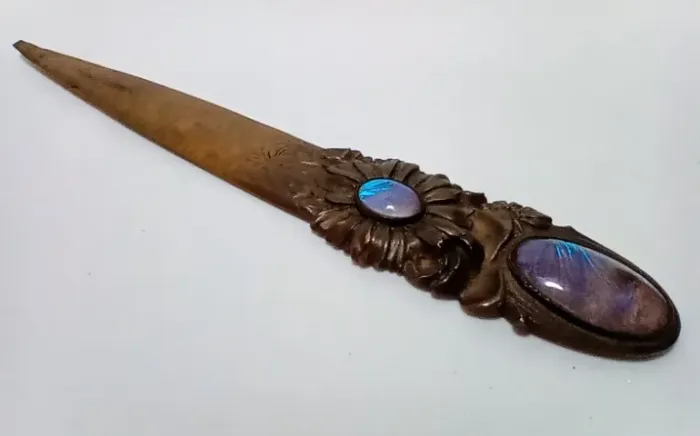 Antigo e Raro Abridor de Cartas - Empunhadura Decorada com Pedras Sintéticas Azuis