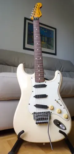 Guitarra Squier by Fender Stratocaster *Demais!
