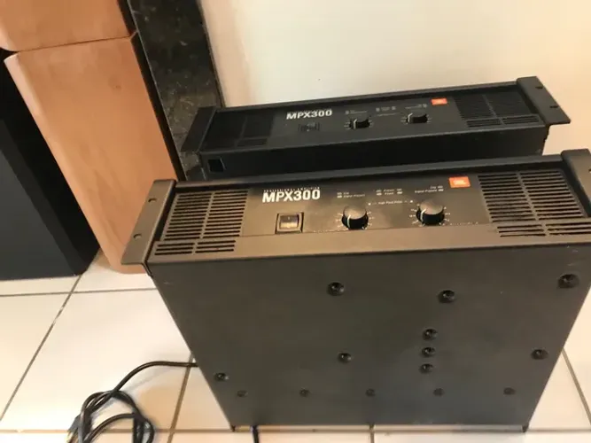 Raríssimo e espetacular Amplificafor Profissional Americano JBL MPX300 pouquíssimo usado!
