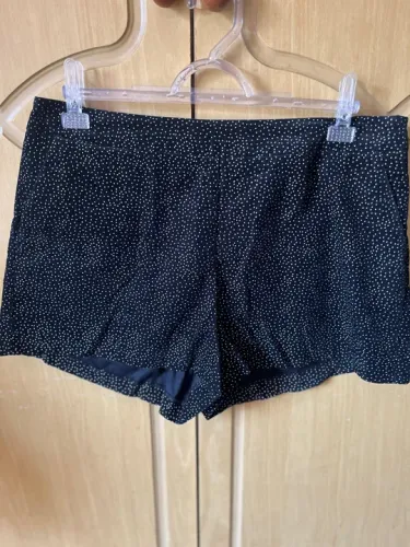 Shorts preto com poá branco