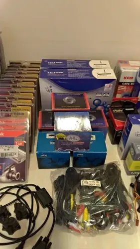 Vendo estoque novo para papelaria e loja de informatica