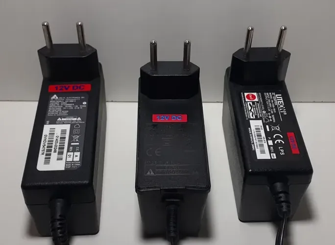 Conversor BiVolt 127/220v Output 12v