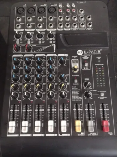 Mesa RCF L-Pad 8 Analógica com efeito