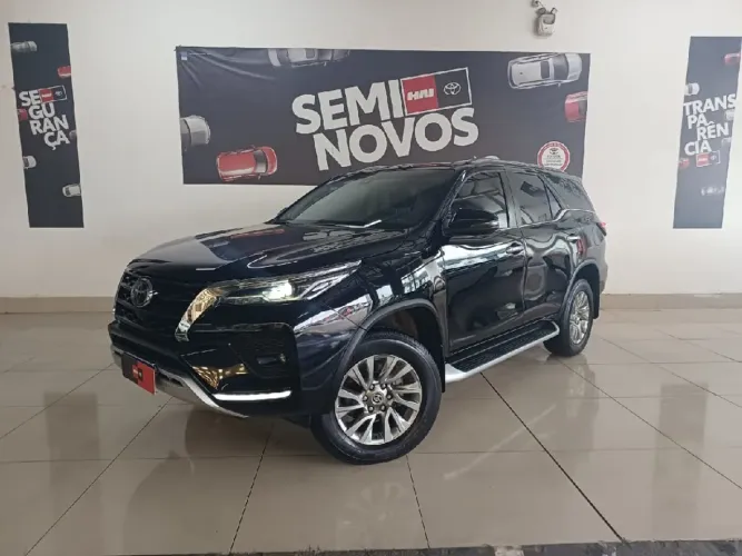 Toyota Hilux SW4 SRX 4X4 2.8 TDI 16V Dies. Aut. 2024