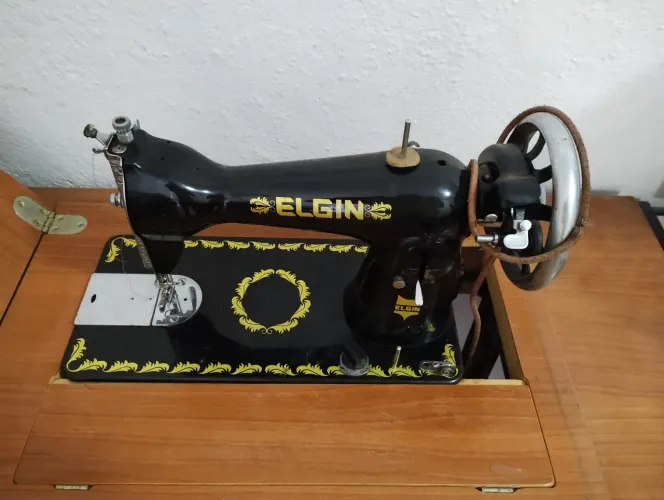 Máquina de costura Antiga ELGIN
