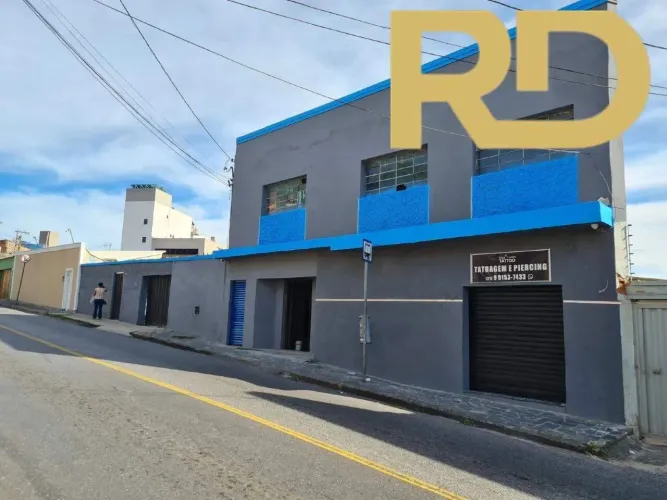 Casa com 3 dormitórios à venda, 460 m² Pompéia - Belo Horizonte/MG