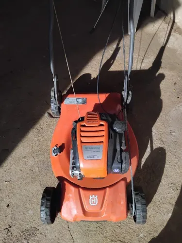 Maquina com tração a gasolina