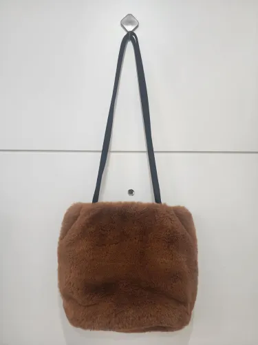 Bolsa Nova Le Lis Blanc de pelúcia caramelo