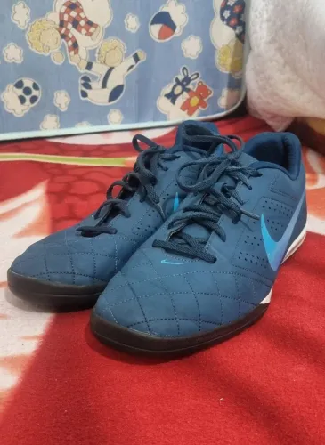 Chuteira NIKE 