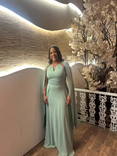 Vestido de madrinha verde oliva 300 reais