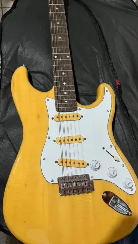 GUITARRA MEMPHIS BY TAGIMA STRATOCASTER