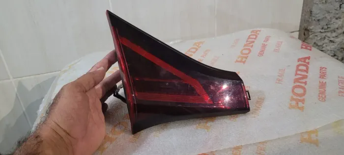 Lanterna Tampa esquerda Kicks 22/24 Original