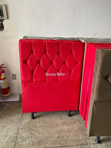 Cabeceira de Cama Estofada Vermelha