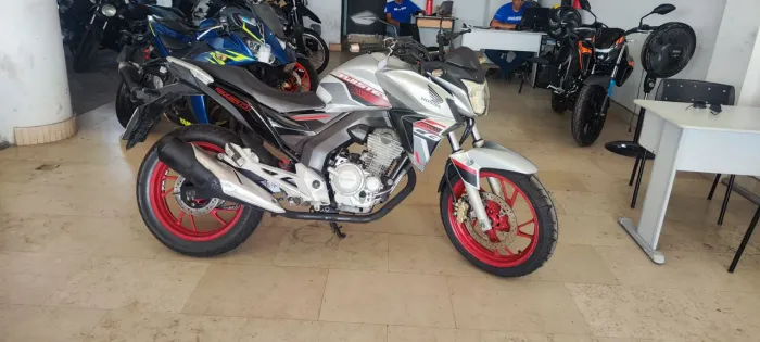 Honda CB TWISTER 250 2021 Shalon veículos leia a descrição
