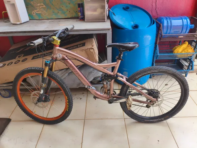 Bike Specialized enduro aro 26 trilha downhill  suspa Fox kashima 