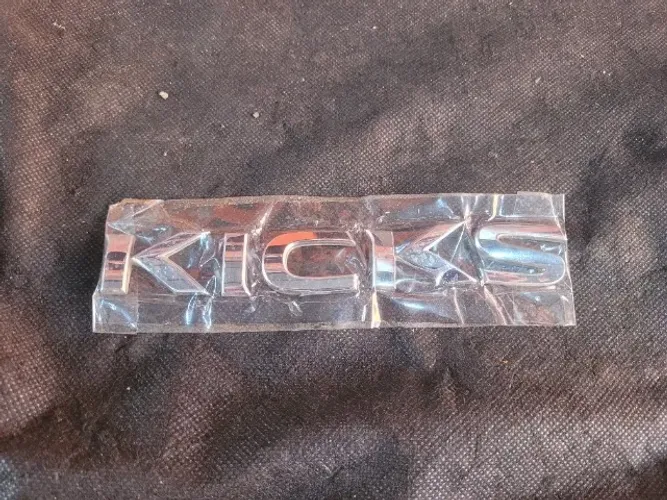Emblema da Mala Nissan Kicks