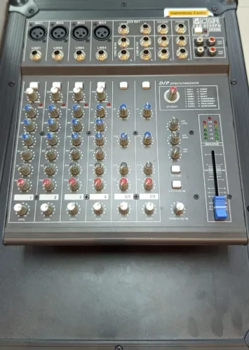 Mesa de Som Marca CSR 8200PD de 8 Canais.