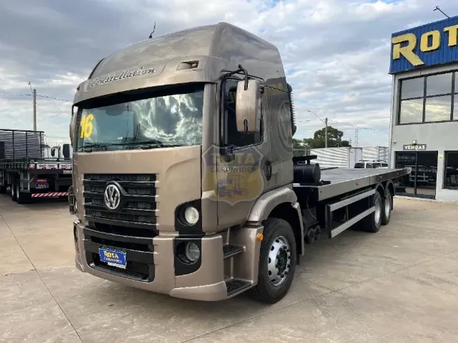 VW 24.280 teto alto cabine leito trucado com plataforma guincho 