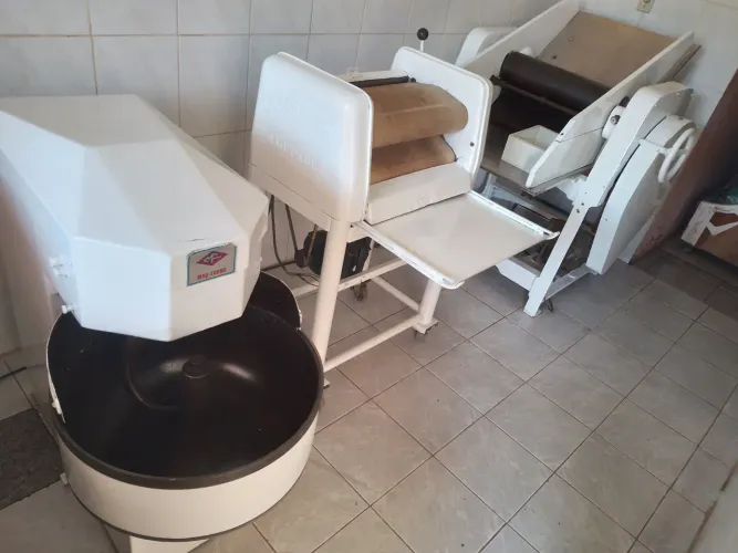 Vende se kit padaria, masseira, cilindro, enrroladeira, carrinho 