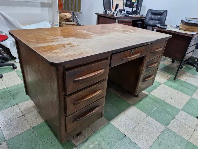 Escrivaninha de Madeira Nobre com Gaveta