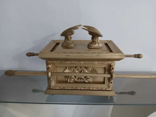 Arca da Aliança - Decoração em Madeira Dourada
