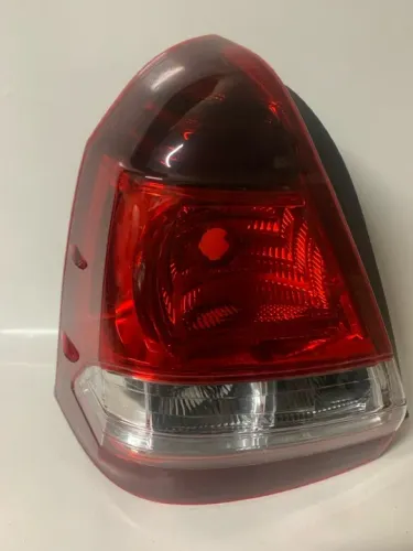 Lanterna Etios sedan fume 