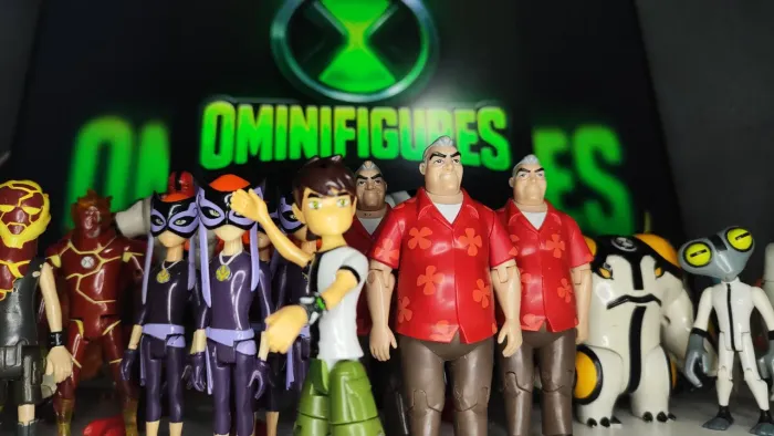 Bonecos de Ben 10 Todas as séries! Compre já