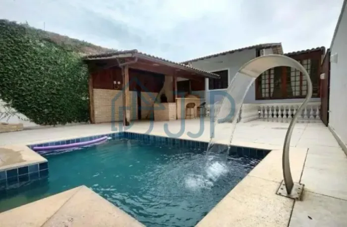 CASA DUPLEX EM CONDOMÍNIO NA FREGUESIA