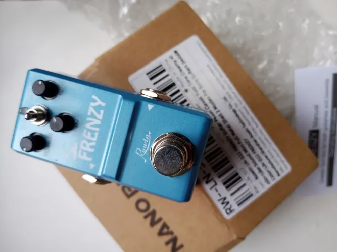 Mini Pedal Fuzz Rowin Frenzy Guitarra