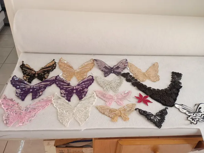Aplique de Borboleta em lantejoulas  para Roupas - Pacote com 12 Peças