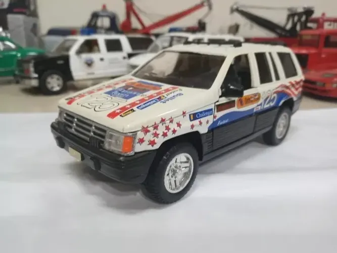 Miniatura Jeep Cherokee Sahara Team 1/24 Sunnyside #2F148
