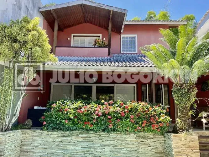 Condominio Pedras Douradas-Bela Casa Duplex-3 varandas 3 suítes-piscina-sauna-Churr.