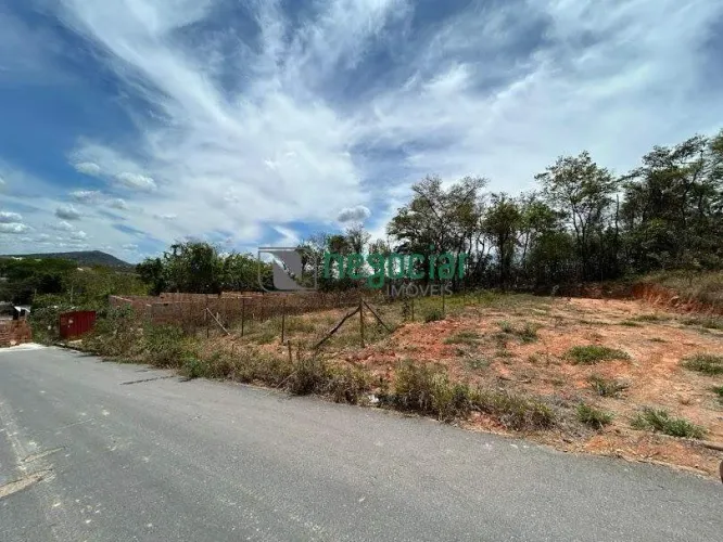 Excelente Lote com fundos para área preservada