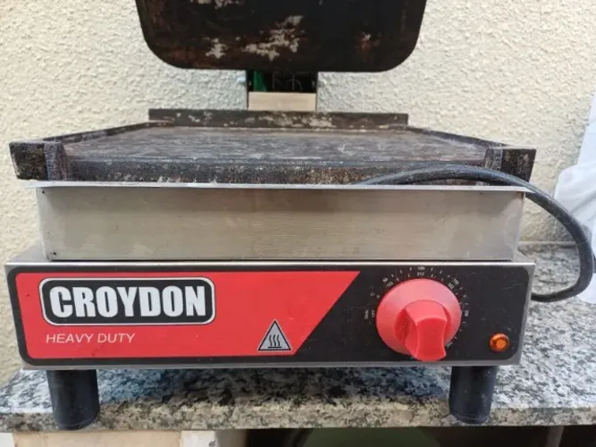 Sanduicheira Elétrica Croydon Simples Chapa Lisa