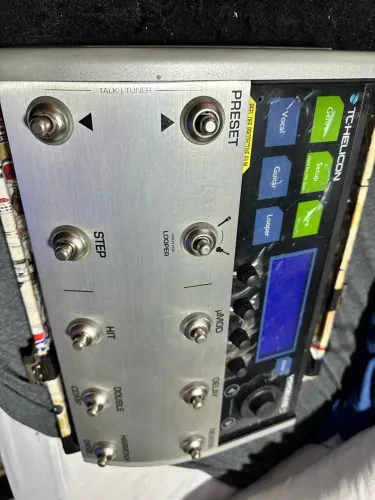 Pedal de voz Voicelive 3 TC Helicon Novinho